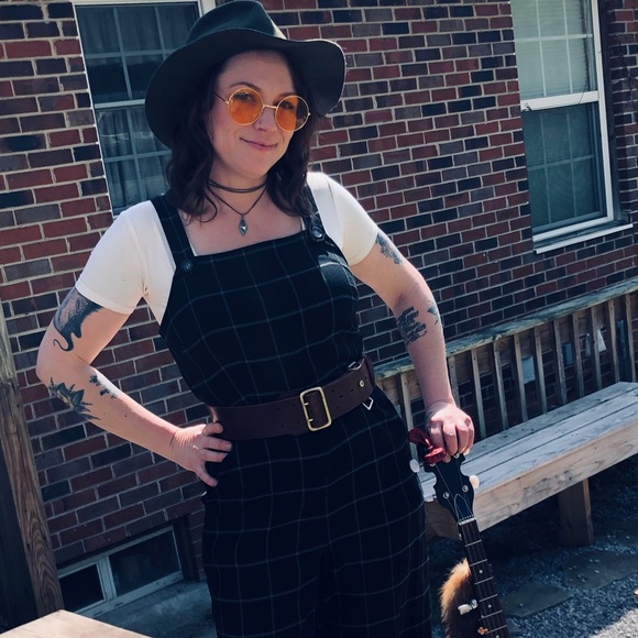 Meet your Posher, Sarah - Picture 2 of 2